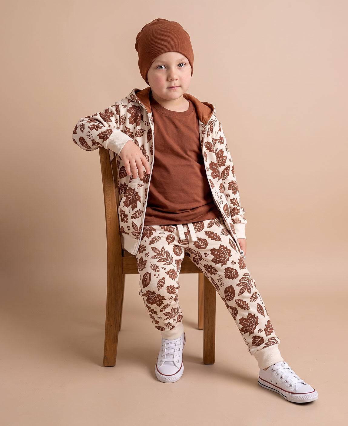 Conjunto Moletom Peluciado Fall MiniMalista — look completo do bebê no aconchego do inverno, casaco oversized + calça peluciada, estampa folhagem allover 100% algodão antialérgico.