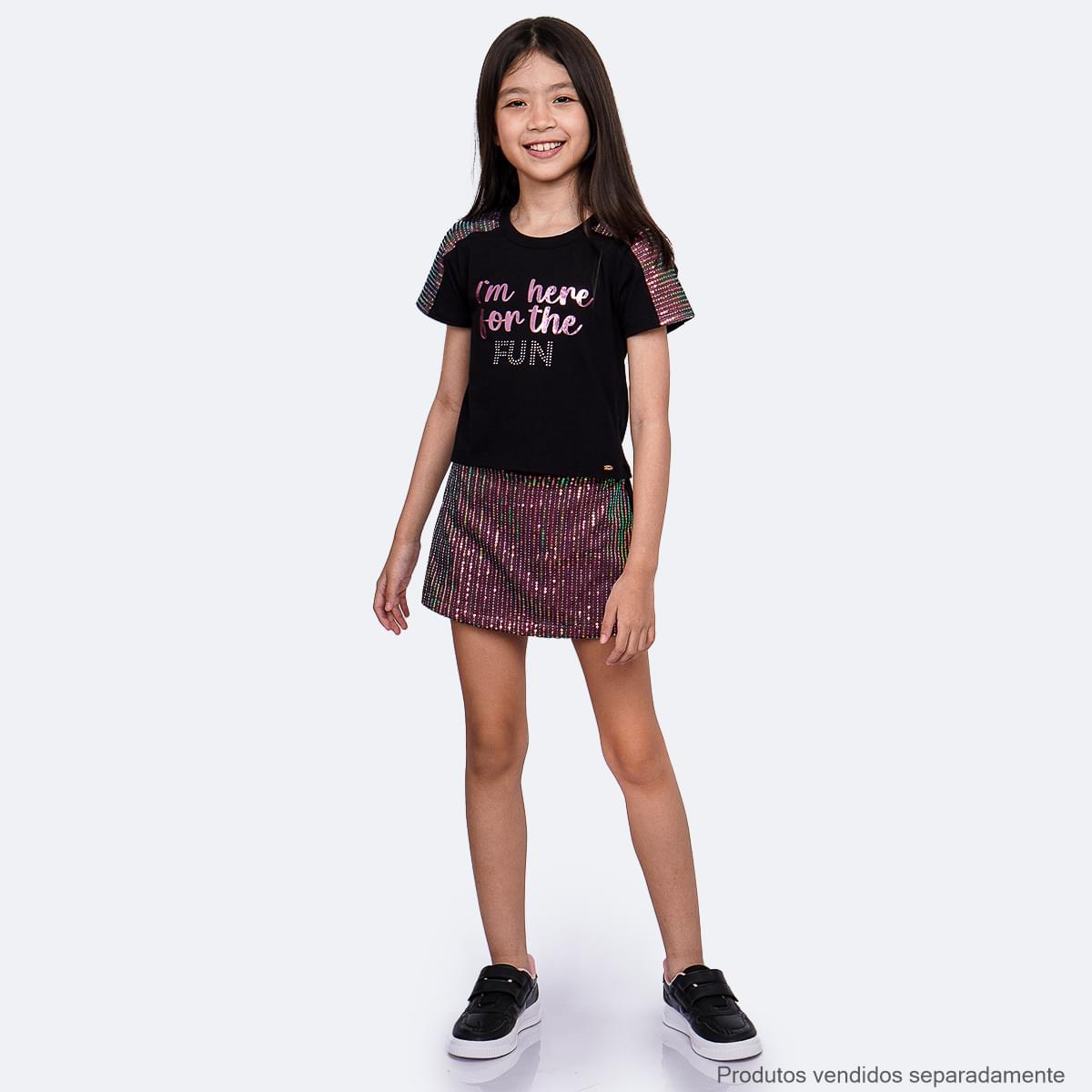 Camiseta Infantil Pampili Paetê Irisado Preta - frente do look completo