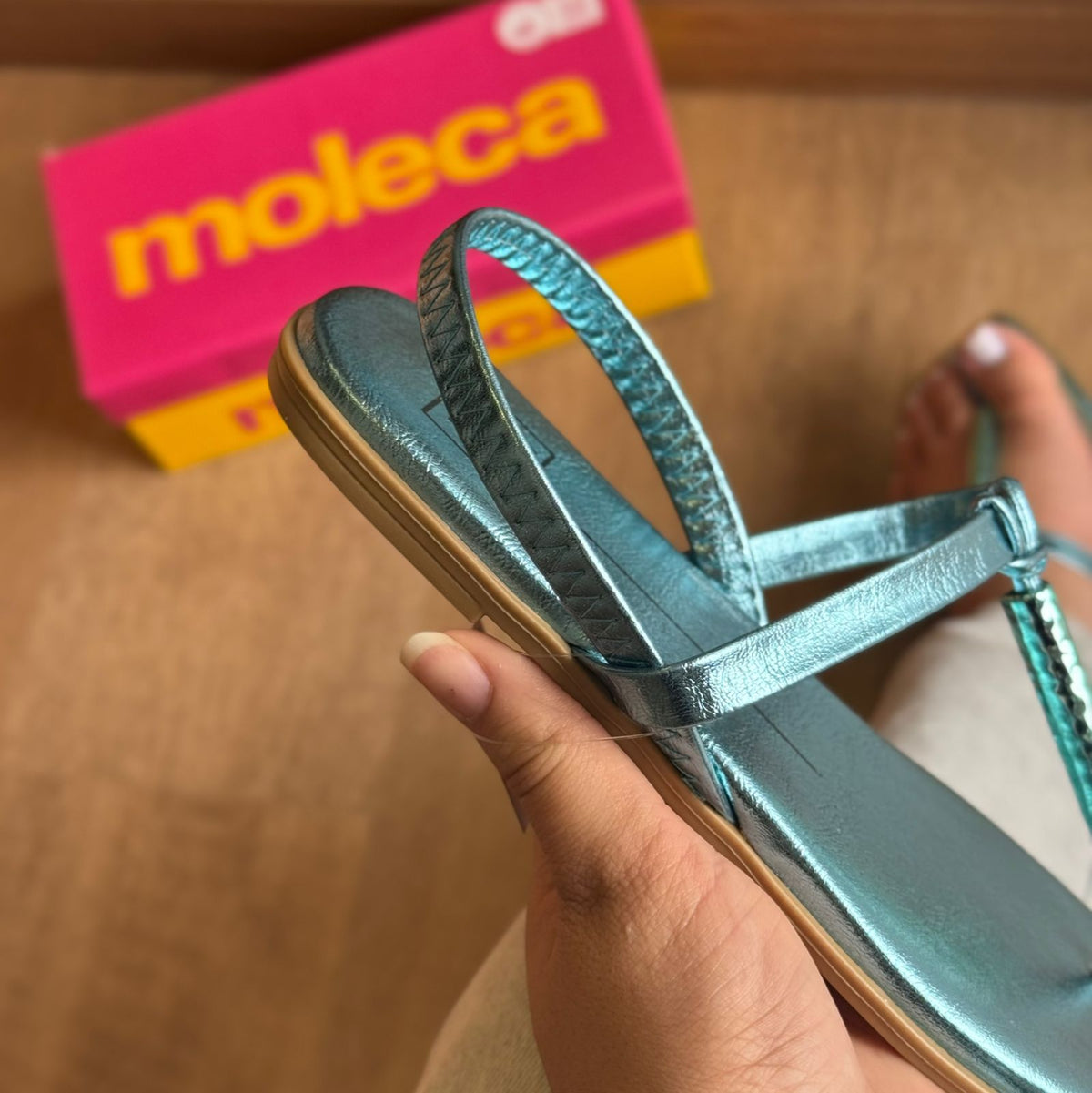 Sandália Moleca Rasteirinha Detalhe Metálico 5560.102