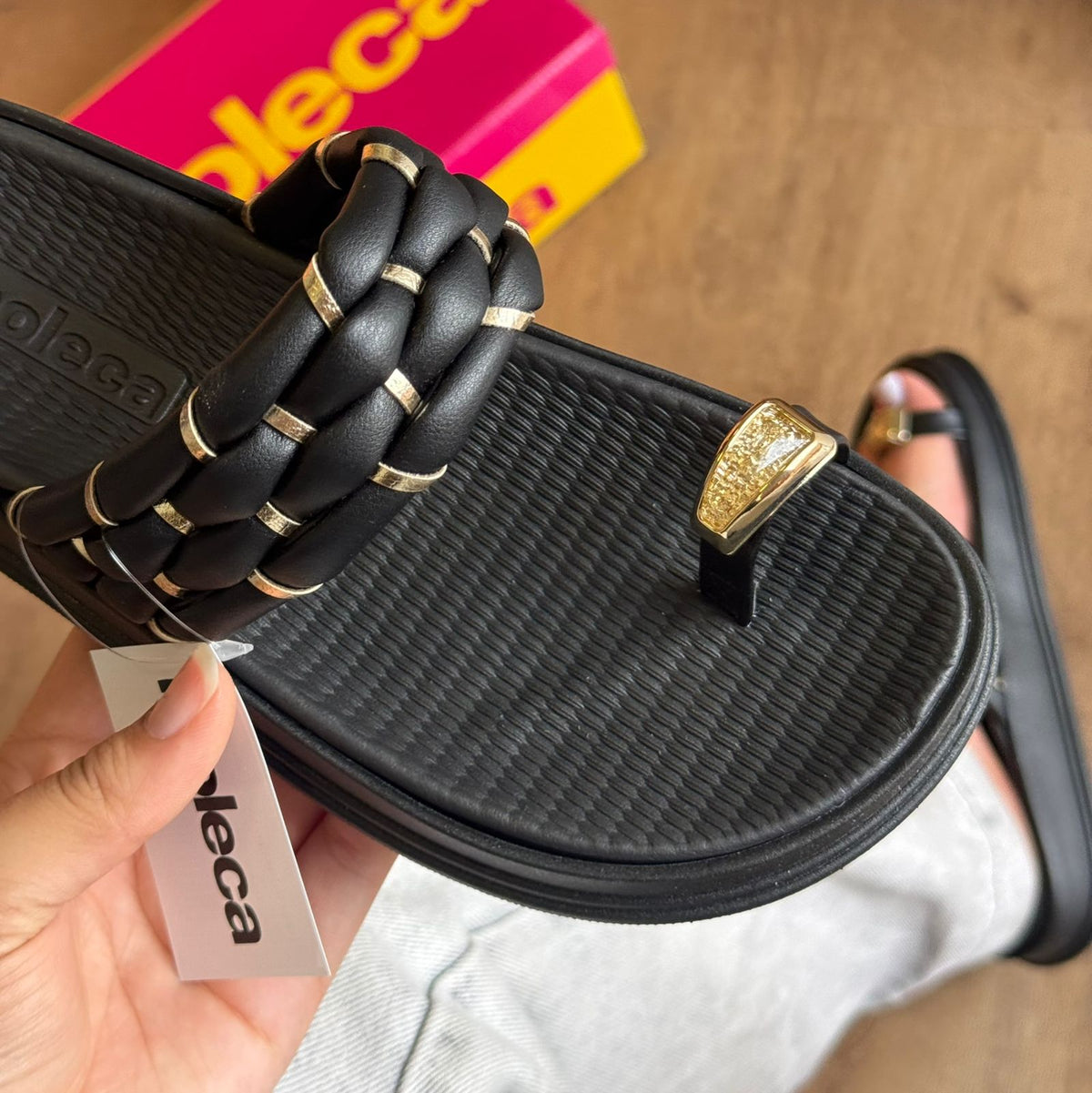 Sandália Moleca Detalhes Dourado 5556.111