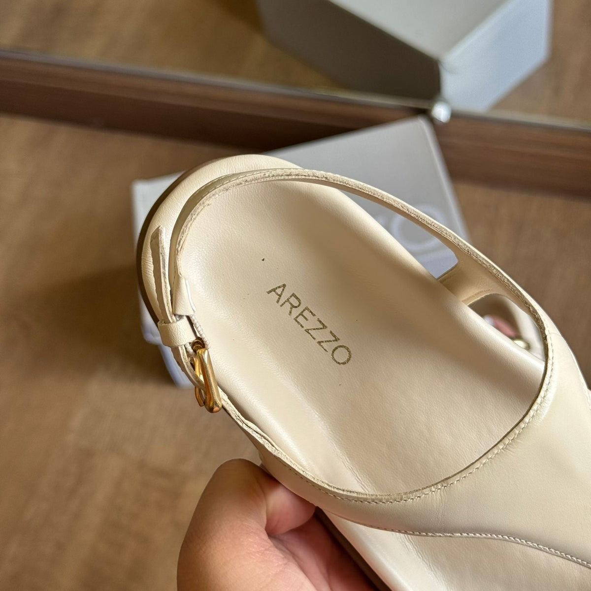 Papete Arezzo Detalhe Dourado A135550049