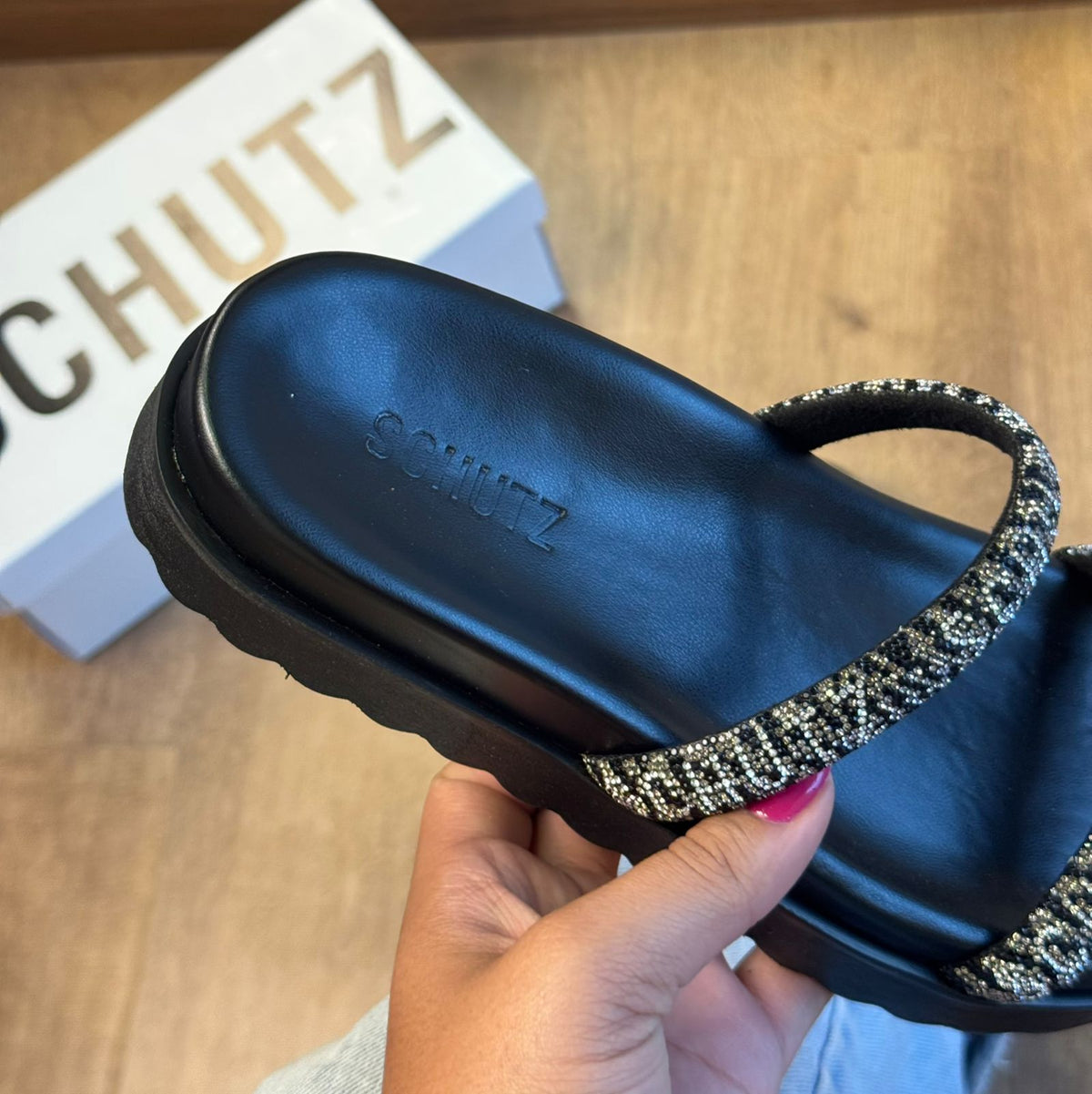 Papete Schutz Detalhe Da Marca S207330214