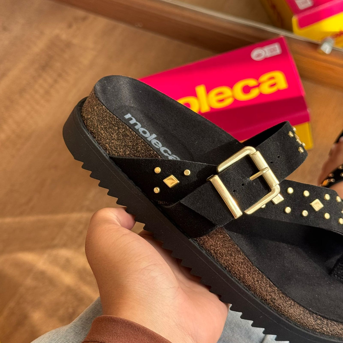 Sandália Moleca Detalhe Dourado 5500.120