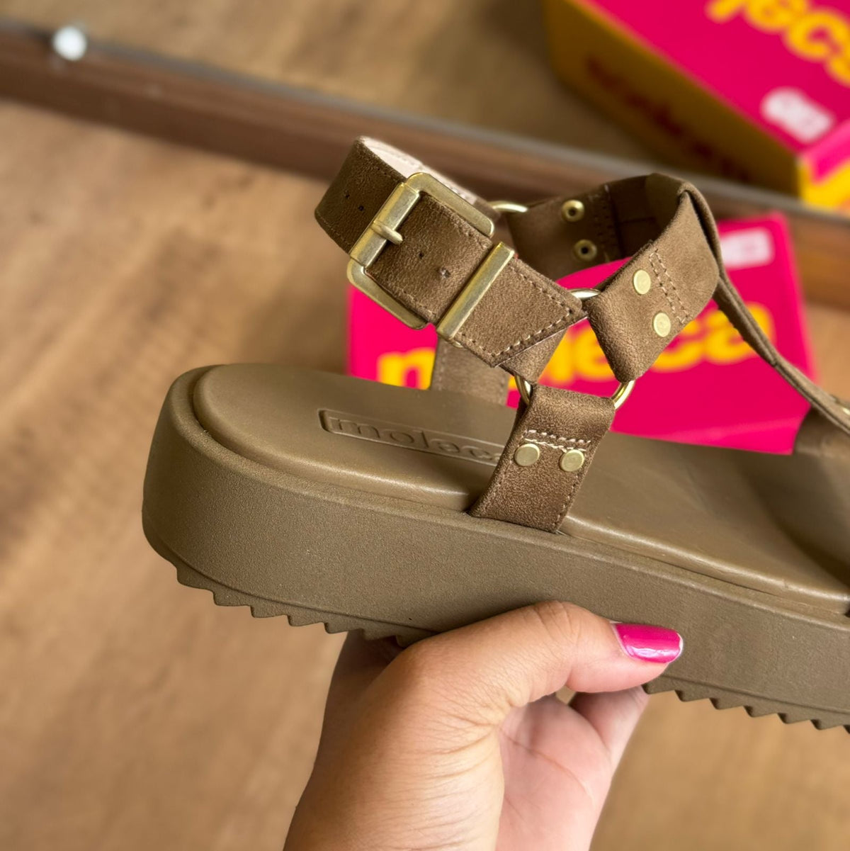 Sandália Moleca Detalhe Dourado 5489.125