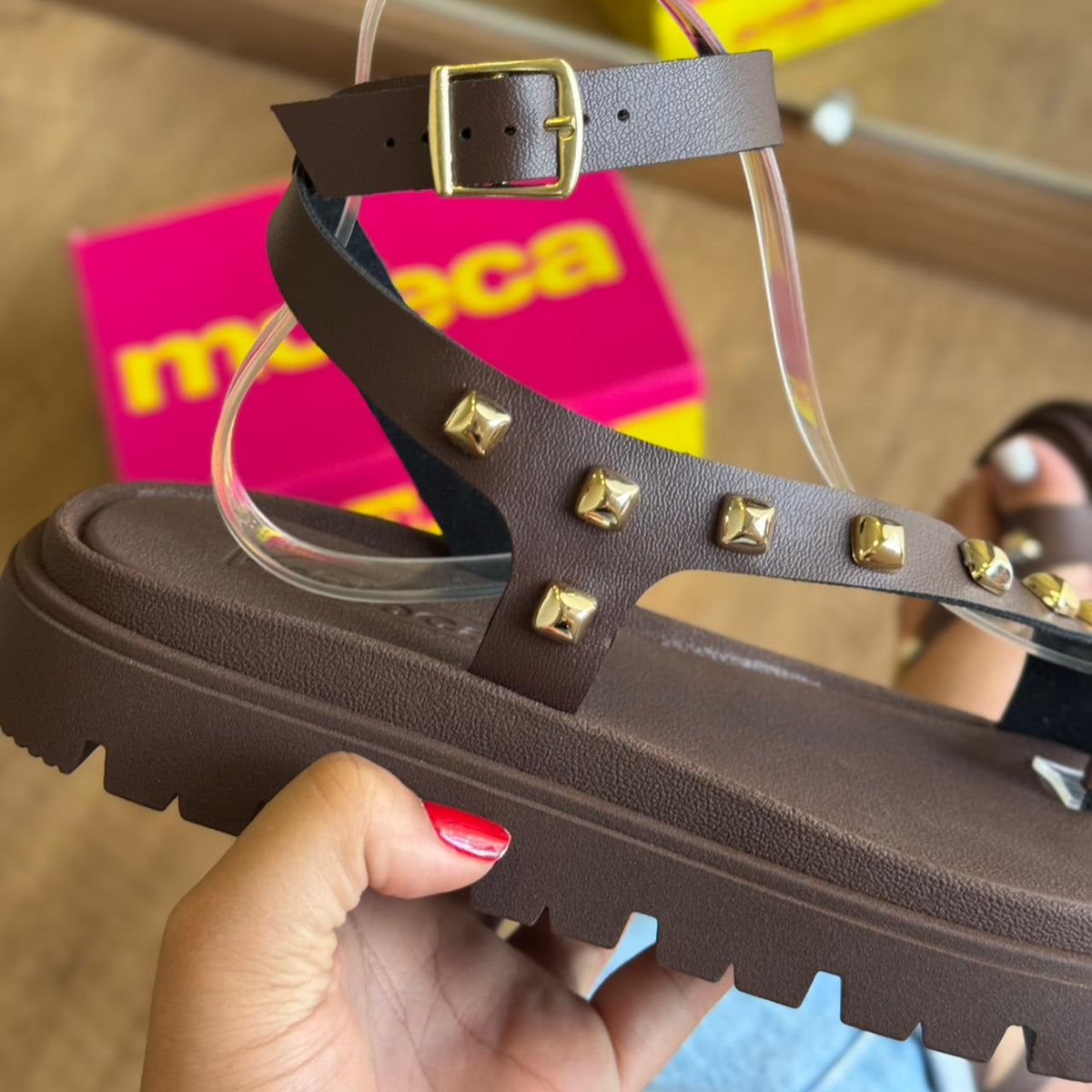 Sandália Moleca Tiras Finas Detalhe Dourado 5504.121