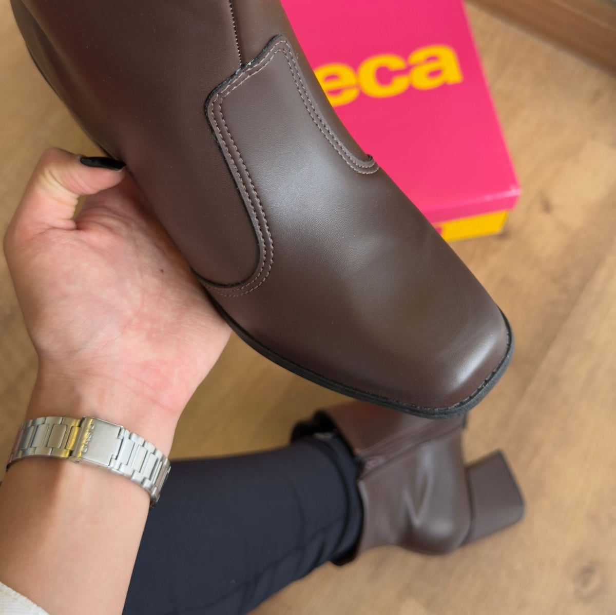 Bota Moleca Cano Curto Salto Bloco Médio 5352.100