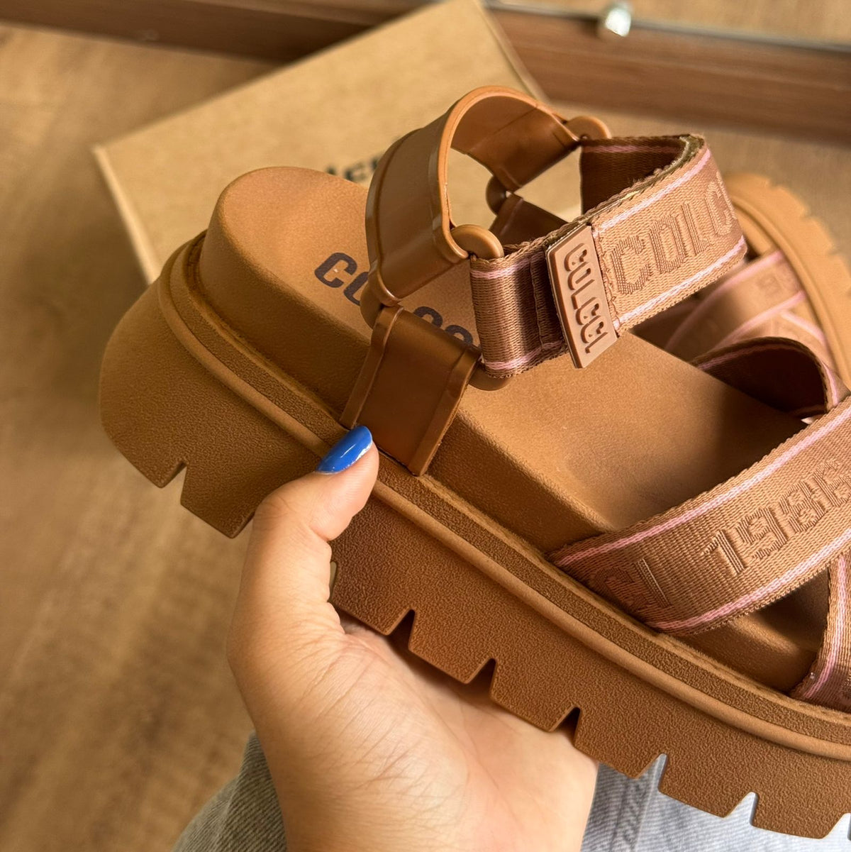 Sandália Colcci Flatform Marca Logo 801.01.03318