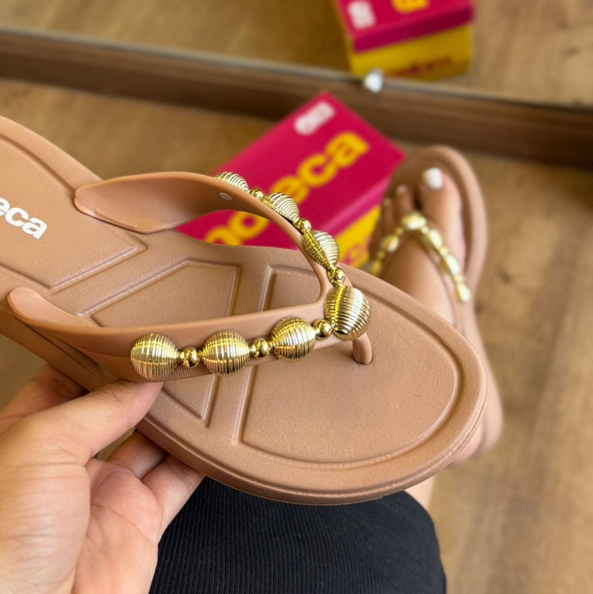 Chinelo De Dedo Moleca Detalhe Conchinhas 5548.109