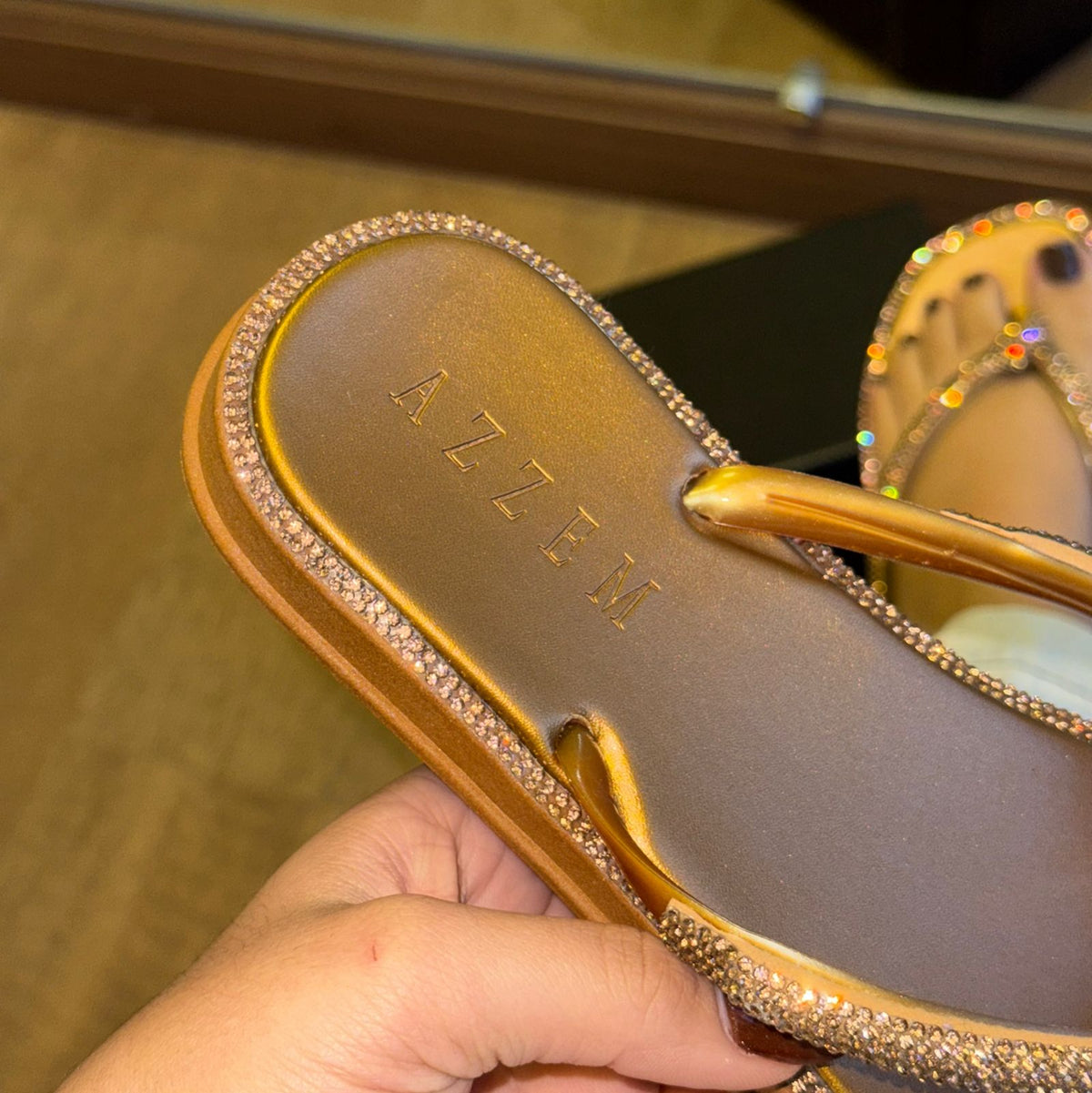 Chinelo De Dedo Azzem Tiras Em Strass SV104