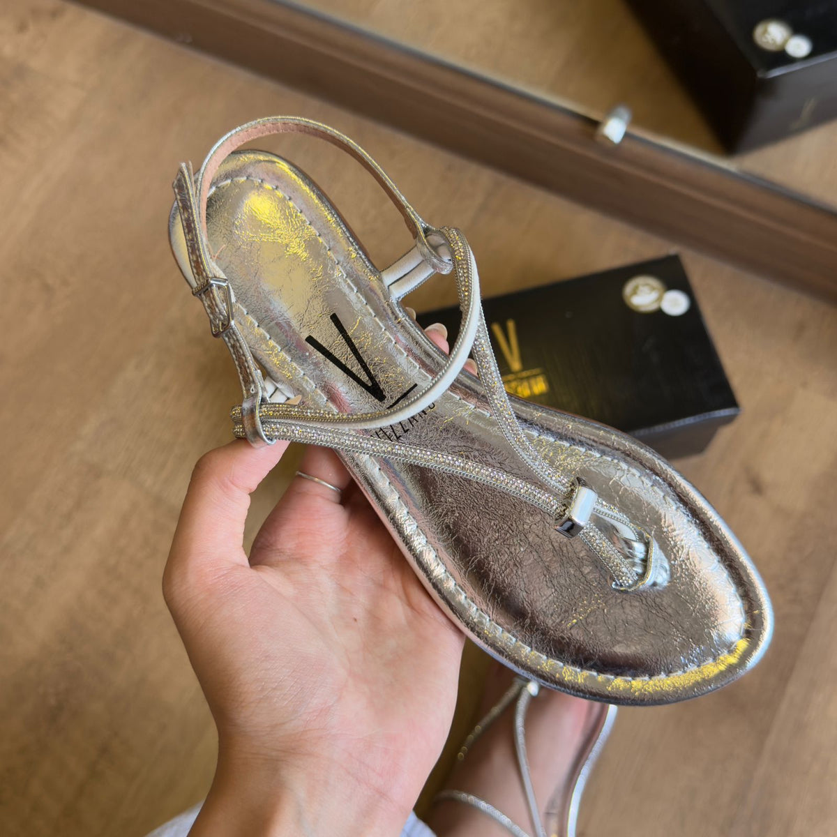 Sandália Rasteira Vizzano Tira com Strass 6371.395