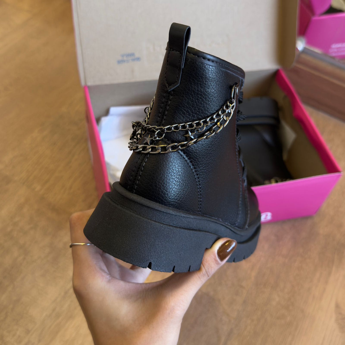 Bota Molekinha Detalhe Em Corrente 2182.120
