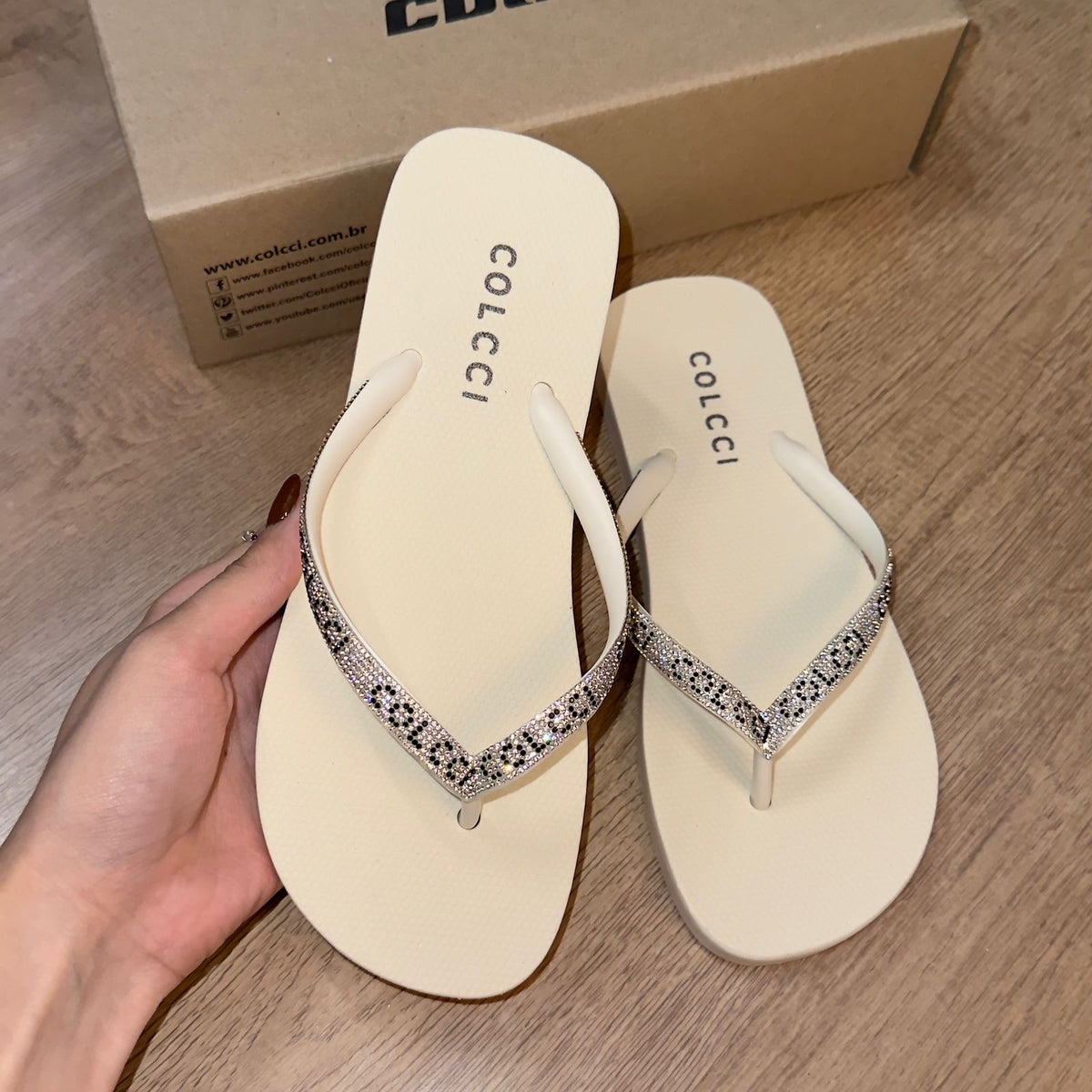 Chinelo De Dedo Colcci Fiji Strass 158.01.02030