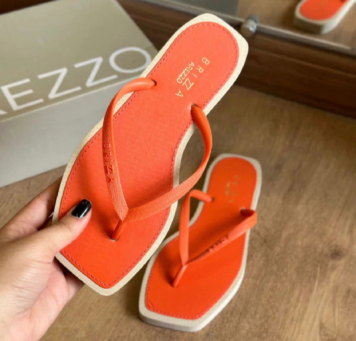 Chinelo de Dedo Arezzo Square Bicolor Brizza Z190270026