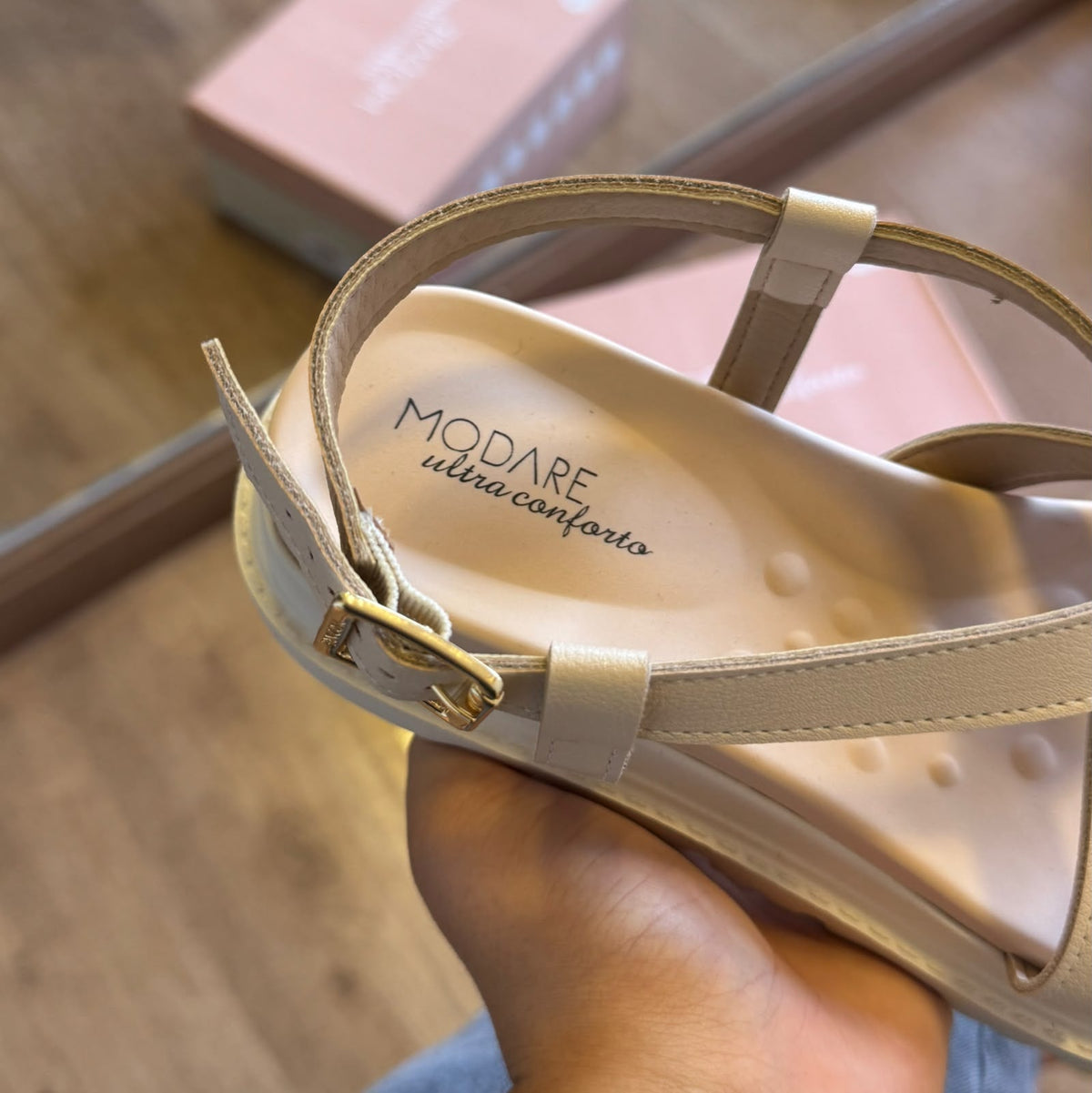 Sandália Modare Detalhe Dourado no Dedo 7200.107
