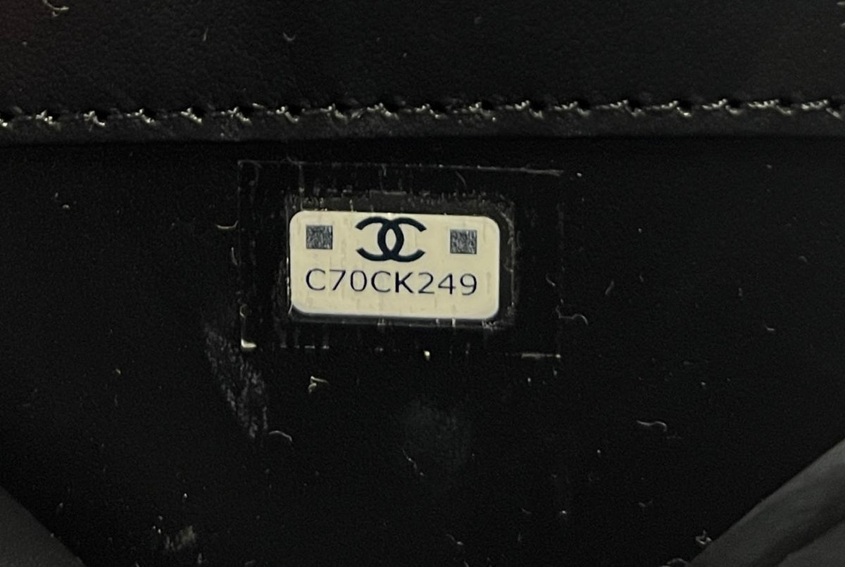 CC HEART CLUTCH ON CHAIN