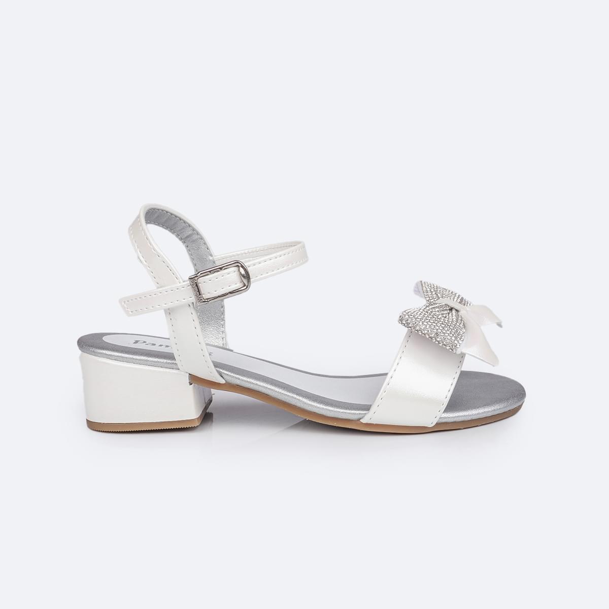 Sandália Infantil com Salto Pampili Fancy Laço Manta de Strass Branca Holográfica - lateral da sandália com fivela easy
