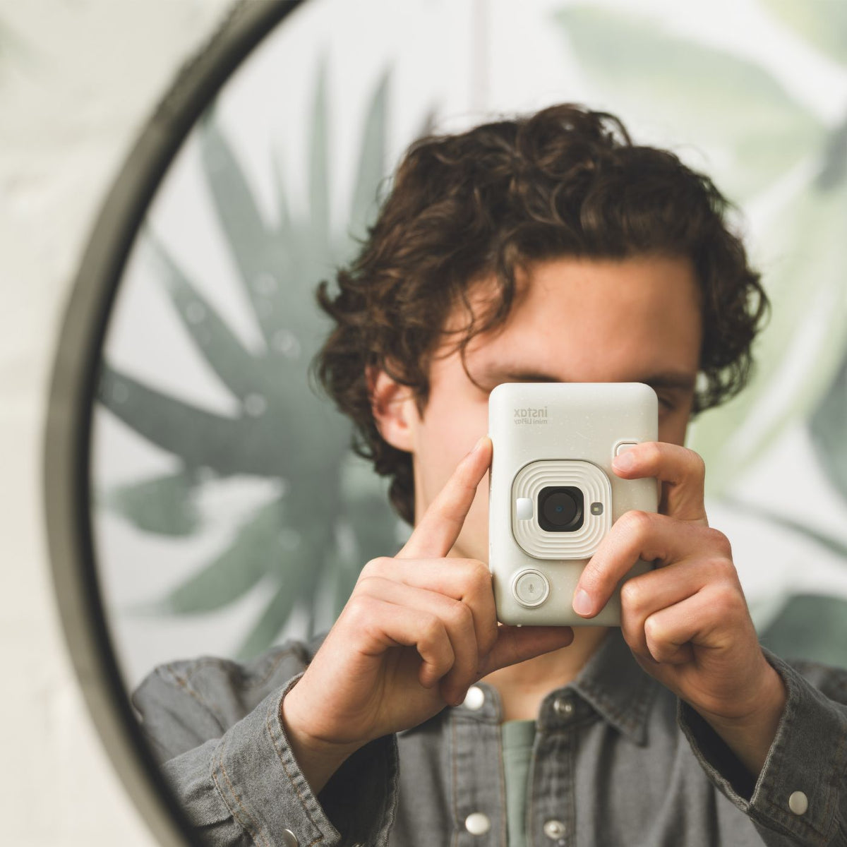 Combo Câmera Instantânea Fujifilm instax mini LiPlay™ Misty White + Filme instax™ a sua escolha 10 fotos