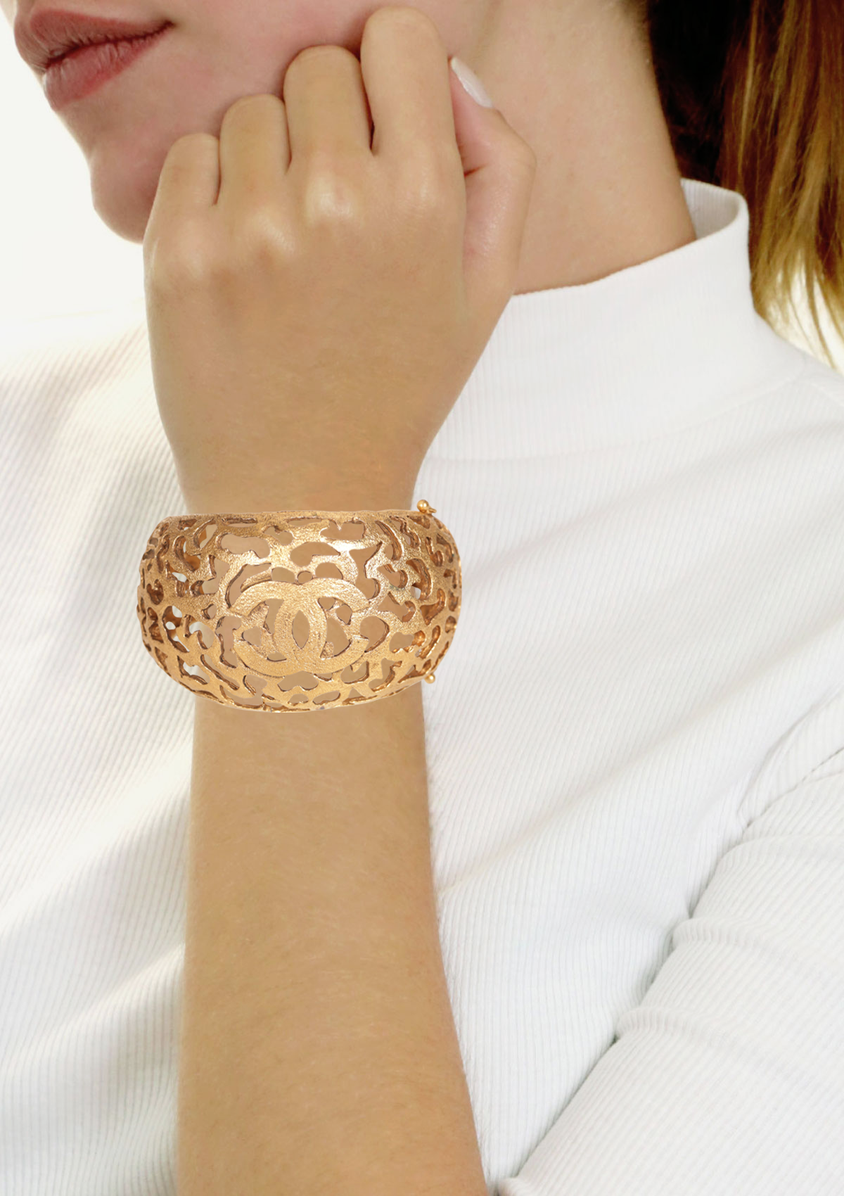 VINTAGE CC CUTOUT BANGLE BRACELET