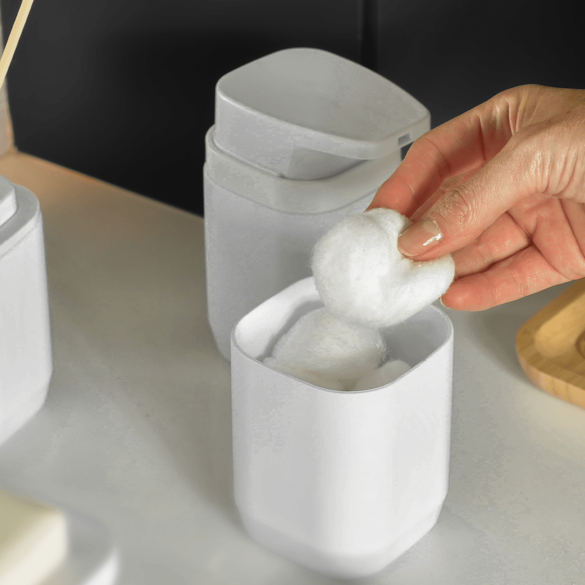 Kit de acessórios de bancada com porta sabonete líquido Ou 4 peças Linha Aura - Ou